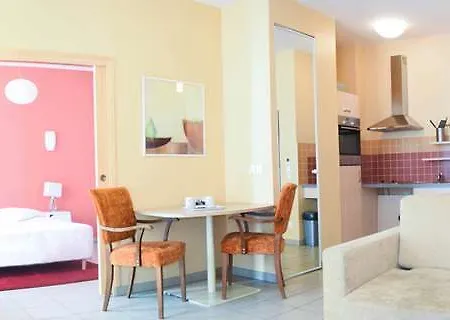 Du Chateau Hotel *
